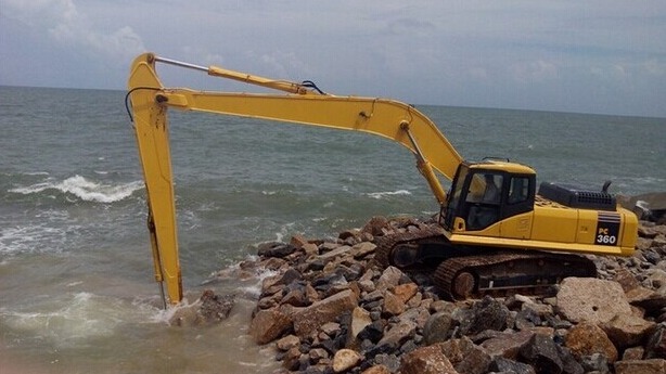 How to maintain the excavator in the rainy season ?