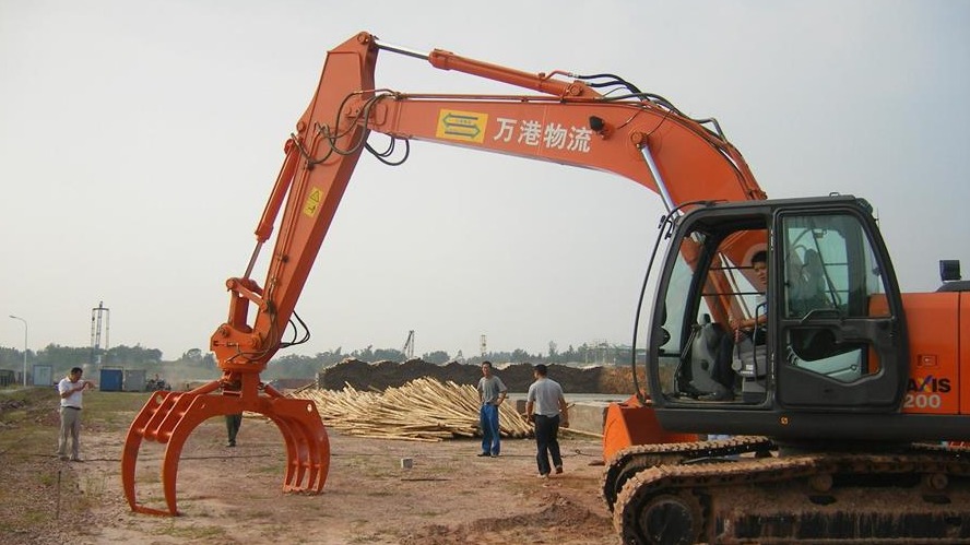What role does PC200 / PC210 / PC240 mechanical grapple play in engineering