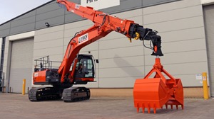 How does the telescopic dipper arm for excavator help mountainous construction