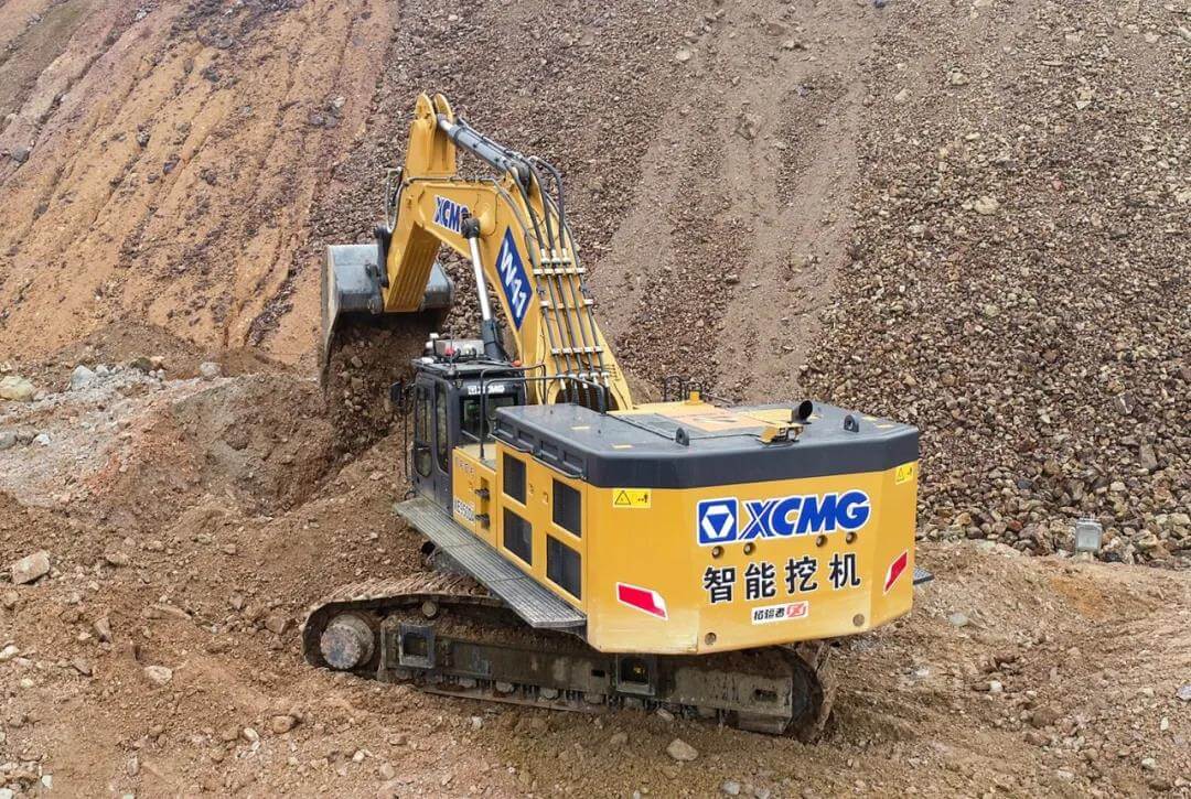 unpiloted excavator