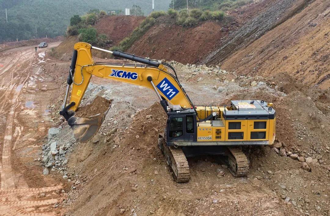 unpiloted excavator