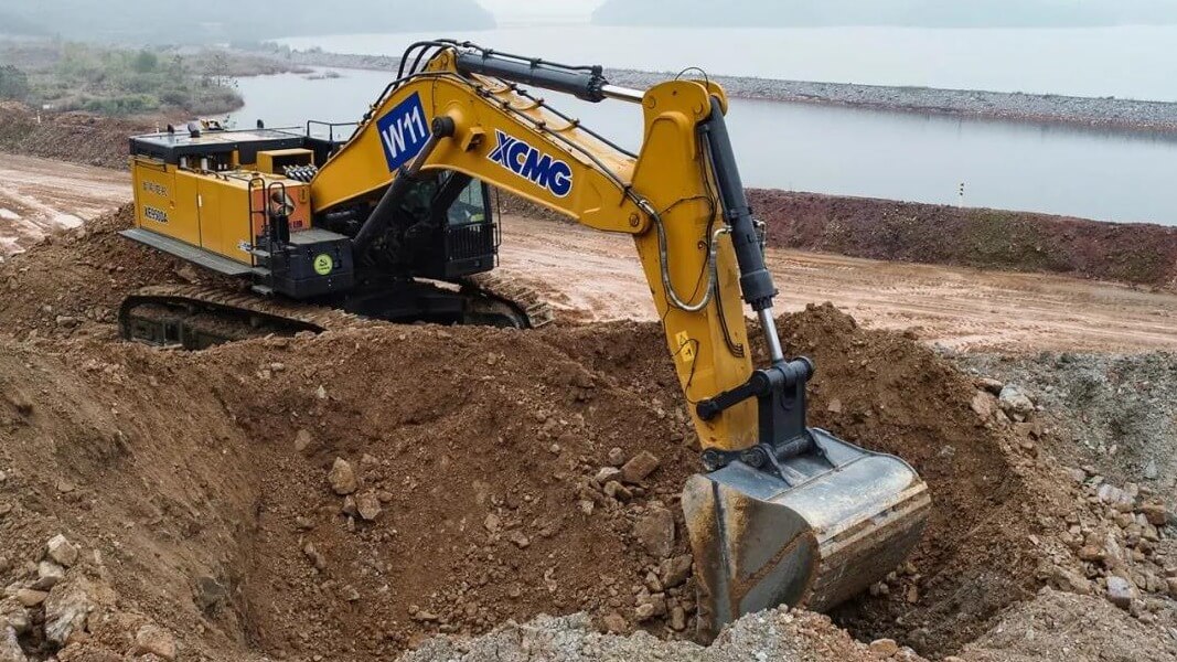 Congratulations on the delivery of China's first unmanned hydraulic excavator