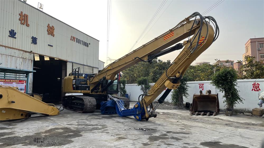 excavator pile driving