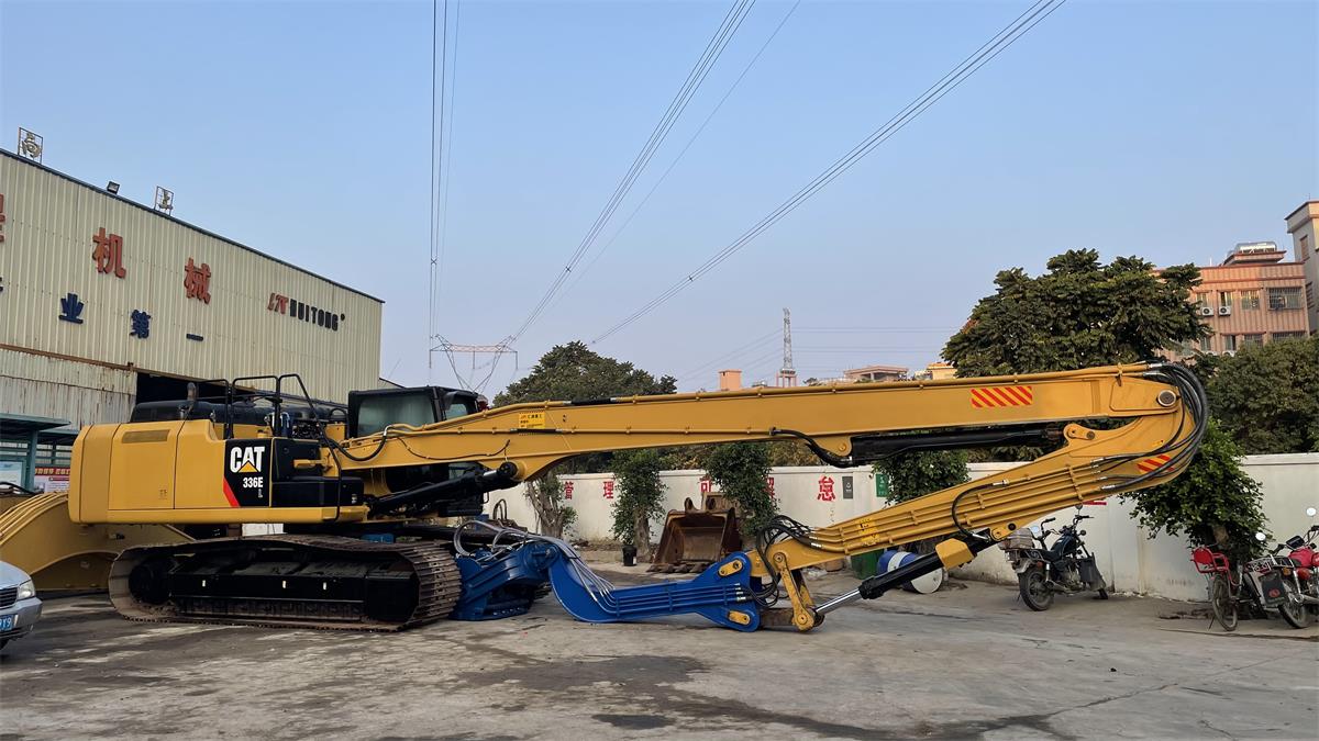 excavator pile driving