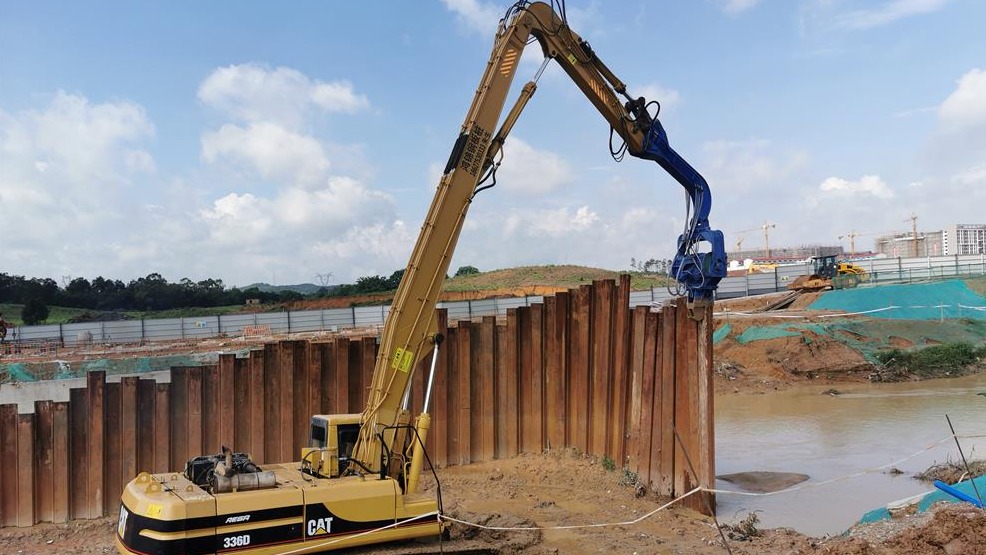 How does the excavator pile driving boom save costs