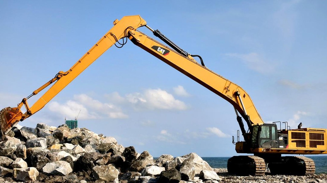 Long reach boom for excavator working in the stone yard