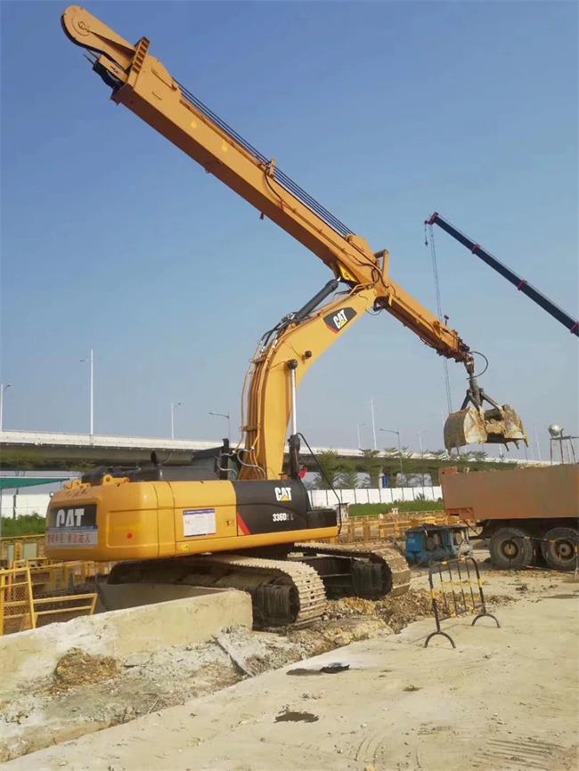 telescopic boom excavators