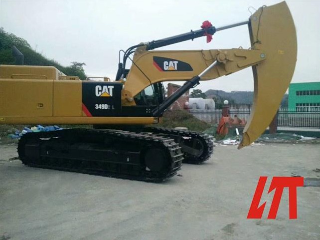 What are the reasons for the high oil temperature of the ripper boom excavator