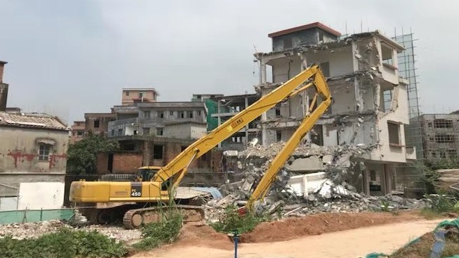 Demolition boom for excavator is a weapon and a good helper