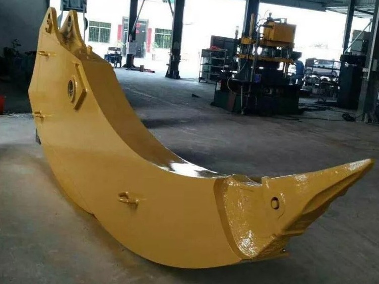 What are the advantages of the one-piece ripper boom